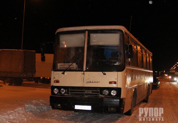 На Житомирщині затримали автобус, який потрапивши в ДТП, з місця пригоди зник. ФОТО