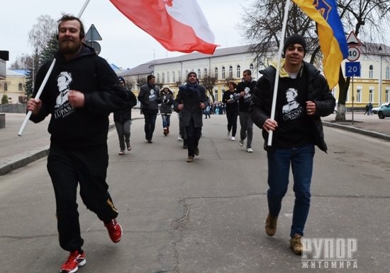 Житомир долучився до міжнародного забігу пам’яті «Стежкою Вовка. Біг пам’яті Незламних Воїнів» Житомир долучився до міжнародного забігу пам’яті «Стежкою Вовка. Біг пам’яті Незламних Воїнів»
