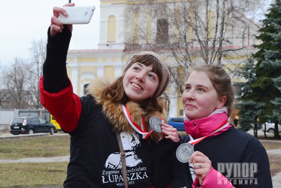 Житомир долучився до міжнародного забігу пам’яті «Стежкою Вовка. Біг пам’яті Незламних Воїнів» Житомир долучився до міжнародного забігу пам’яті «Стежкою Вовка. Біг пам’яті Незламних Воїнів»