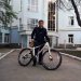 Мер Житомира прибув у міську раду… на велосипеді. ФОТО