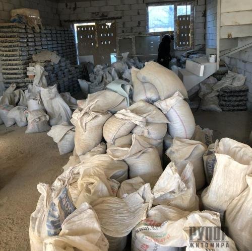 Майже 6 тонн бурштину, ймовірно видобутого на нелегальних копальнях Житомирщини та Рівненщини, знайдено в Одеській області
