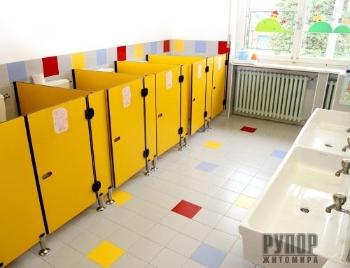 У 107 навчальних закладах Житомирщини планують облаштувати зручності всередині будівель
