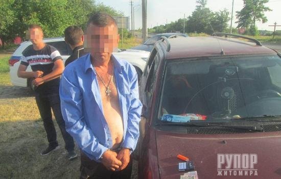 На Житомирщині оперативники поліції затримали групу «домушників»-кавказців