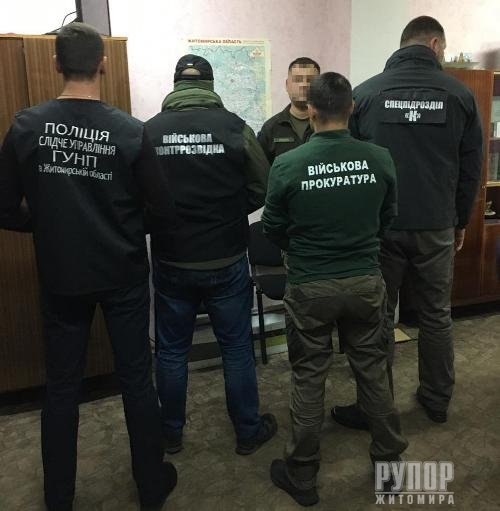 Військового комісара одного із районних комісаріатів Житомирської області затримано на хабарі