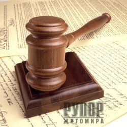 Вимагав у підприємця гроші, погрожуючи фізичною розправою – прокуратура Житомирщини скерувала обвинувальний акт до суду 