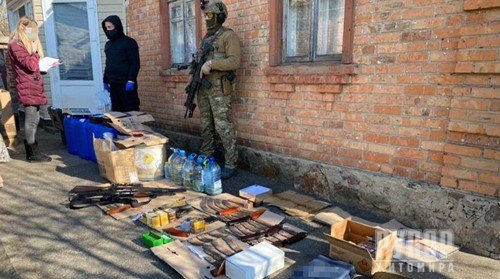 Житомирські спецслужби викрили злодія з Кіровоградщини, який щодня збував через інтернет до 10 кг вибухівки