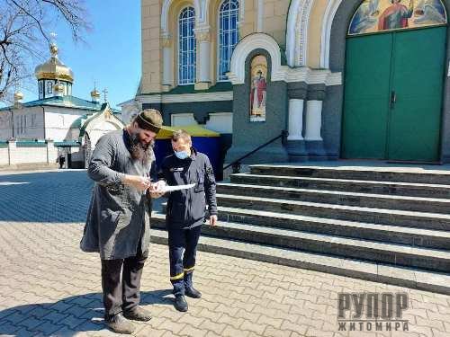 На Житомирщині напередодні святкування Великодня рятувальники проводять роз’яснювальну роботу в храмах 