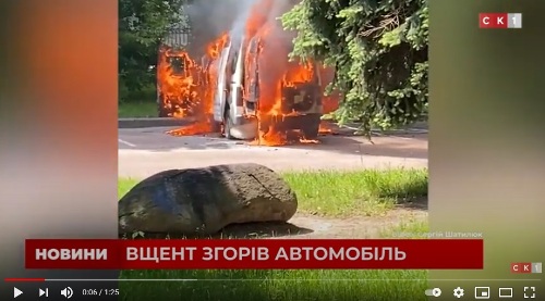 У Житомирі на майдані Польовому вщент згорів мікроавтобус