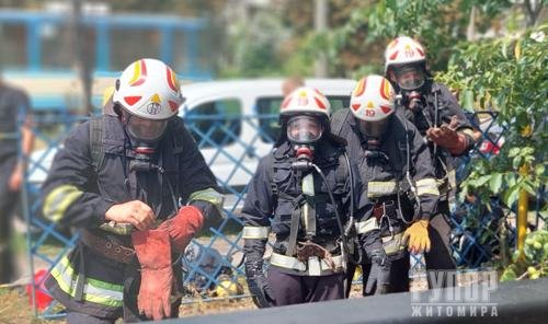 Визначено найсильнішого пожежного-рятувальника Житомирщини. ФОТО