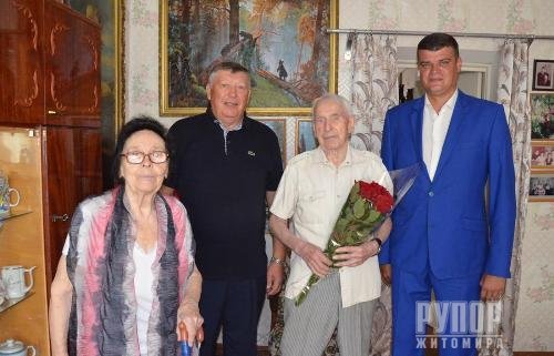 У Житомирі поліцейські привітали зі 100-річним ювілеєм ветерана Мирона Лізунова