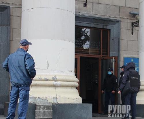 У Житомирі поліцейські вибухотехніки перевірили 6 судових установ