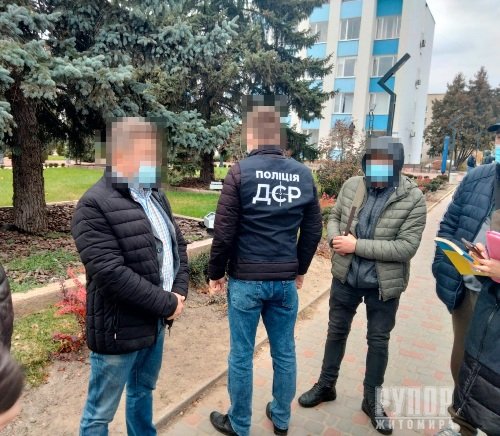 В Житомирській області на хабарі в 1000 дол затримали чиновника міськради
