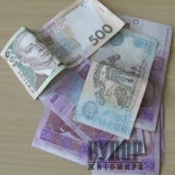 Жителька Житомирщини «вибивала» кошти за допомогою кримінального авторитета