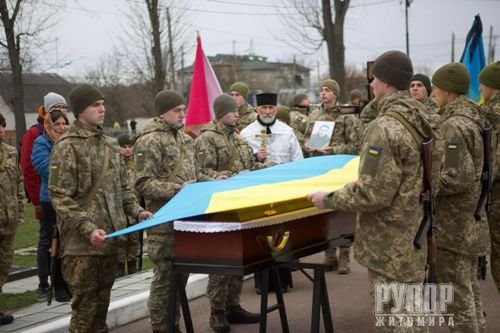 Житомир прощається з десантником, який загинув в боях на Харківщині