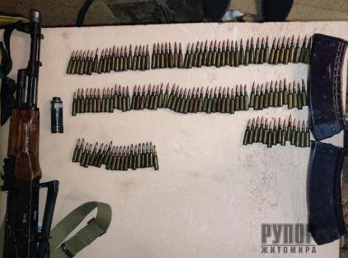 На Житомирщині поліцейські вилучили у двох наркозакладчиків «товару» на суму близько 1,5 млн гривень