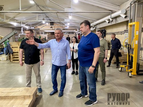 Голова Житомирської ОВА ознайомився з роботою однієї з найбільших компаній в Україні з поглибленою переробкою деревини