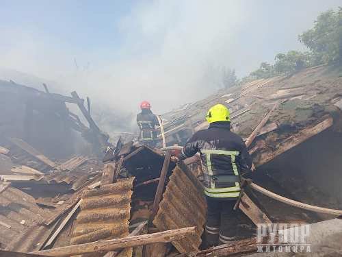 На Житомирщині в недіючій будівлі телятника виникла пожежа