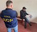 Поширення злочинного впливу та вимагання коштів: Поліцейські Житомирщині повідомили про підозру «кримінальному авторитетові» 