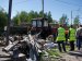 У Житомирі комунальники почали розчищати вулицю Шухевича та проспект Миру, де авіаударами пошкоджено 35 будинків