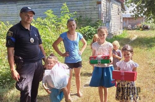 В Оліївській громаді поліцейські та волонтери допомагають родинам у складних життєвих обставинах