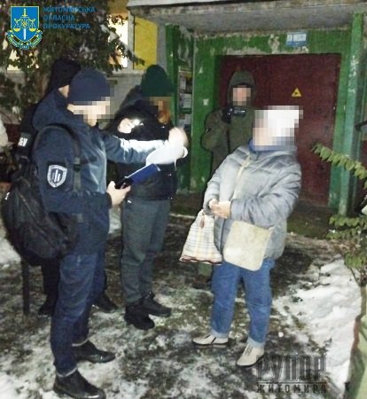 У Житомирі адвоката підозрюють у шахрайстві та підбурюванні до дачі хабар