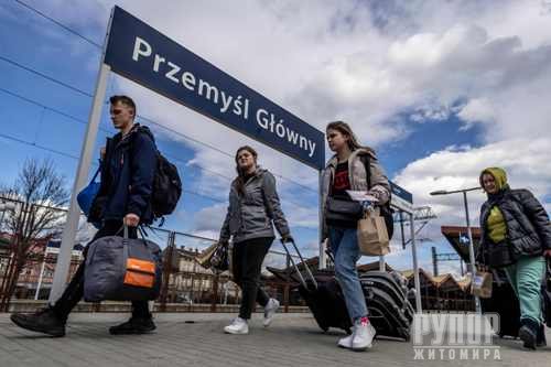 Для українців за кордоном запустили безкоштовну гарячу лінію юридичної допомоги
