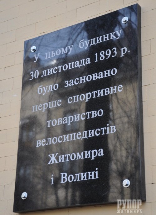   120-      -. 