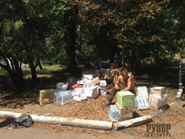 Для десантників з Житомира готується до відправлення на Схід чергова 20-ти тонна вантажівка Для десантників з Житомира готується до відправлення на Схід чергова 20-ти тонна вантажівка