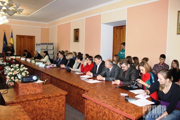 У Житомирі дві студентки отримали стипендію ім. Олега Ольжича, фундатором якої є обласна рада У Житомирі дві студентки отримали стипендію ім. Олега Ольжича, фундатором якої є обласна рада