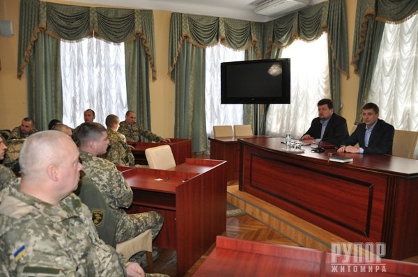 Голова Житомирської ОДА взяв під особистий контроль вирішення нагальних проблем 95-ї аеромобільної бригади Голова Житомирської ОДА взяв під особистий контроль вирішення нагальних проблем 95-ї аеромобільної бригади