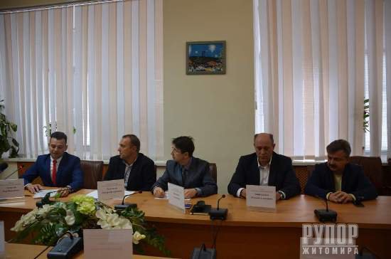 В.о. міського голови Любов Цимбалюк отримала Паспорт інвестиційної привабливості Житомира В.о. міського голови Любов Цимбалюк отримала Паспорт інвестиційної привабливості Житомира