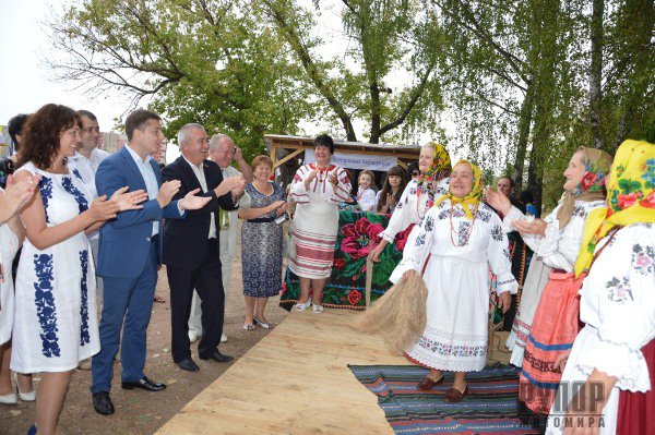 На Коростенщині за підтримки нардепа Володимира Арешонкова відбулось два мистецькі заходи На Коростенщині за підтримки нардепа Володимира Арешонкова відбулось два мистецькі заходи