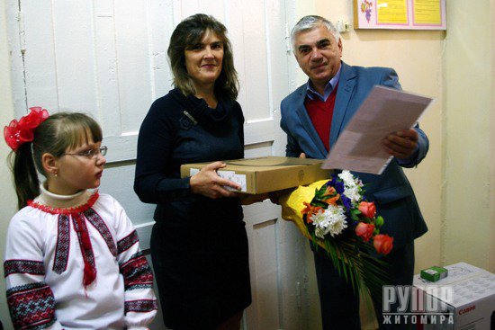 Депутат Житомирської обласної ради дотримався обіцянки, даної педагогам та учням Ліщинської школи Депутат Житомирської обласної ради дотримався обіцянки, даної педагогам та учням Ліщинської школи