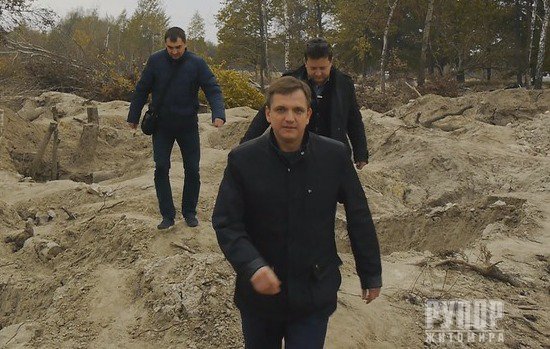 За крок до виборів: гонитва за бурштиновими мільйонами на Житомирщині набрала нових обертів За крок до виборів: гонитва за бурштиновими мільйонами на Житомирщині набрала нових обертів