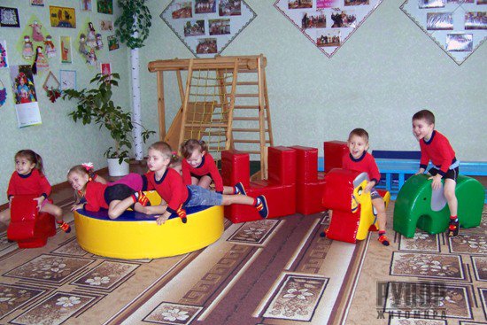 У Чуднові - нові дитячі майданчики від Віктора Развадовського У Чуднові - нові дитячі майданчики від Віктора Развадовського