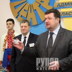 У Житомирі вручили перші паспорти у вигляді id-картки У Житомирі вручили перші паспорти у вигляді id-картки