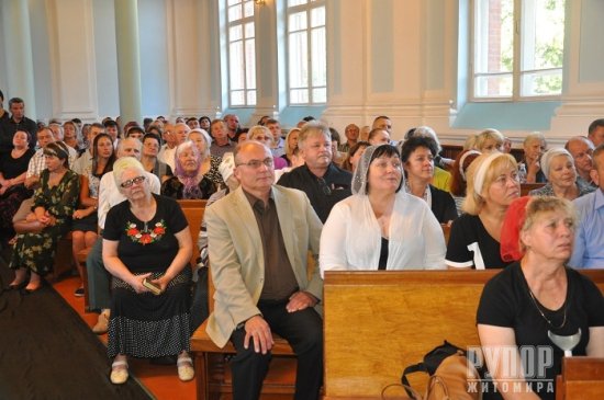 Житомирщина попрощалась із військовим капеланом Андрієм Виноградським Житомирщина попрощалась із військовим капеланом Андрієм Виноградським