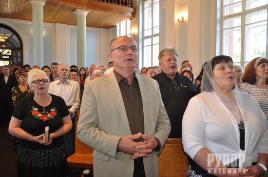 Житомирщина попрощалась із військовим капеланом Андрієм Виноградським Житомирщина попрощалась із військовим капеланом Андрієм Виноградським
