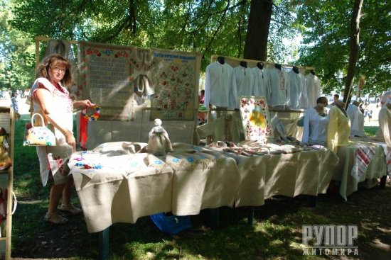 На Житомирщині відбулось Всеукраїнське свято народної творчості  «Рушники мого краю» На Житомирщині відбулось Всеукраїнське свято народної творчості  «Рушники мого краю»