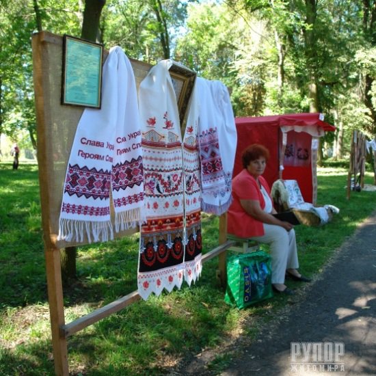 На Житомирщині відбулось Всеукраїнське свято народної творчості  «Рушники мого краю» На Житомирщині відбулось Всеукраїнське свято народної творчості  «Рушники мого краю»