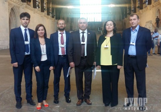 Нардеп Арешонков з колегами переймав у Британії стандарти та кращі традиції європейського парламентаризму Нардеп Арешонков з колегами переймав у Британії стандарти та кращі традиції європейського парламентаризму
