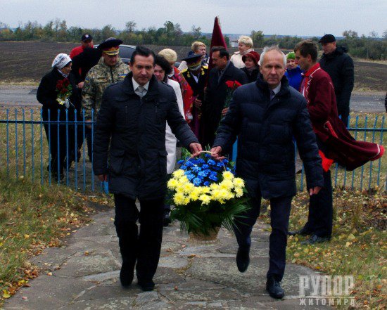 Театралізованим святом «Гайдамацька Покрова» у Житомирському районі вшанували захисників України. ФОТО Театралізованим святом «Гайдамацька Покрова» у Житомирському районі вшанували захисників України. ФОТО