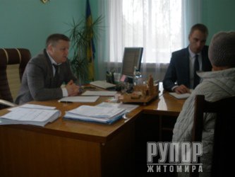 Прокурор Житомирщини Любомир Війтович на особистому прийомі в Овручі спілкувався із жителями району та громадськими активістами Прокурор Житомирщини Любомир Війтович на особистому прийомі в Овручі спілкувався із жителями району та громадськими активістами