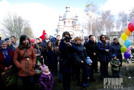Радісних світанків, сонячних днів, цікавих і змістовних подорожей у світ Добра, Любові і Знань побажав луківським дошкільнятам Віктор Развадовський Радісних світанків, сонячних днів, цікавих і змістовних подорожей у світ Добра, Любові і Знань побажав луківським дошкільнятам Віктор Развадовський