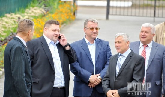 Ігор Гундич оглянув школу в Любарському районі до реконструкції та дав доручення внести корективи в проект Ігор Гундич оглянув школу в Любарському районі до реконструкції та дав доручення внести корективи в проект