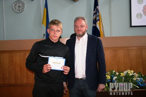 Житомирський міський голова нагородив стипендіями обдарованих спортсменів, серед яких і два майбутніх рятувальників Житомирський міський голова нагородив стипендіями обдарованих спортсменів, серед яких і два майбутніх рятувальників