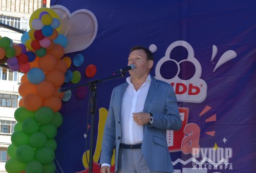 100% неймовірних вражень, круті подарунки та чудовий настрій: у Житомирі відзначили Свято Морозива 100% неймовірних вражень, круті подарунки та чудовий настрій: у Житомирі відзначили Свято Морозива