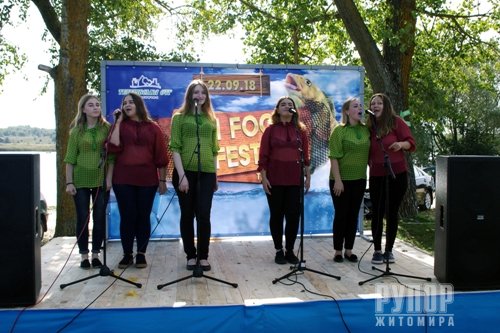 ,     .   Fish Food Fest