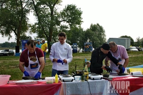  ,     .   Fish Food Fest