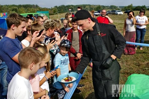  ,     .   Fish Food Fest